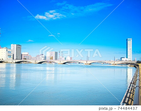 新潟市 信濃川と萬代橋のある風景 新潟市 信濃川と萬代橋のある風景 74484437