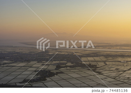 森山から春霞の八郎潟方向の夕景 森山から春霞の八郎潟方向の夕景 74485136