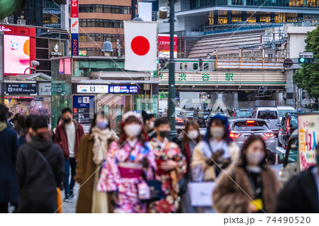 日本の東京都市景観 緊急事態宣言あす決定。1591人感染で最多。それでも脅威の人出…=1月6日、渋谷 日本の東京都市景観 緊急事態宣言あす決定。1591人感染で最多。それでも脅威の人出…=1月6日、渋谷 74490520