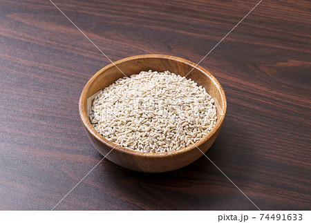 オーツ麦　燕麦　オートムギ　健康食材　イメージ素材 74491633