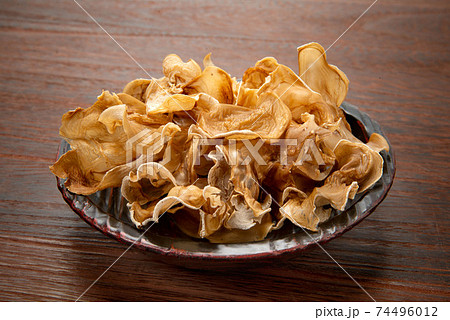 乾燥させた白いキクラゲ 乾燥させた白いキクラゲ 74496012