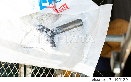 屋根の漆喰を塗る道具 屋根の漆喰を塗る道具 74496129