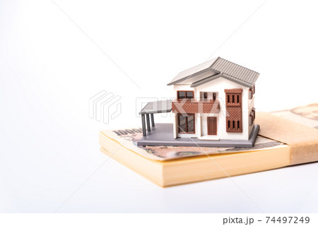 住宅の模型とお金 住宅の模型とお金 74497249