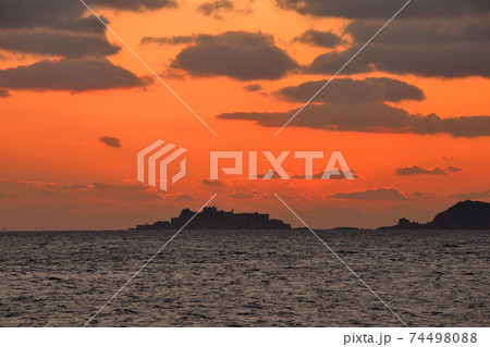 軍艦島の夕景 74498088