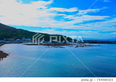 海辺の小さな集落 74498503