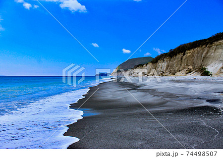波打ち際の羽伏浦海岸 74498507