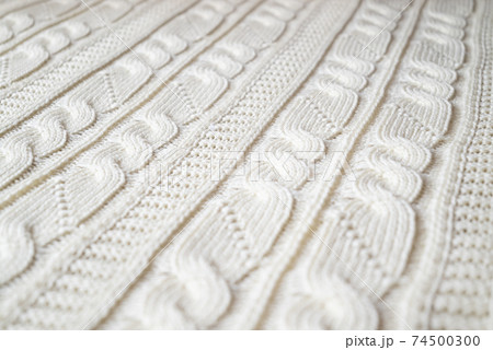 Knitted woolen pattern of symmetric ornament lines Knitted woolen pattern of symmetric ornament lines 74500300