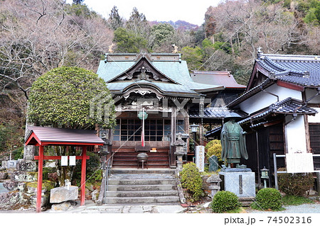 八女市　霊巌寺の本堂 74502316