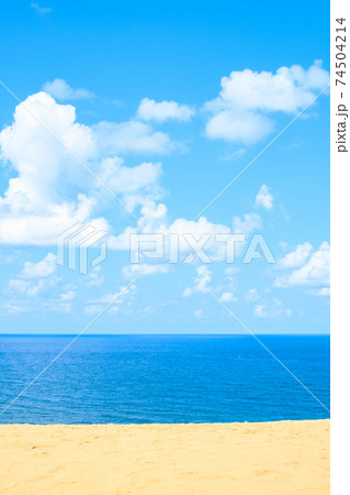 鳥取砂丘から望む日本海 鳥取砂丘から望む日本海 74504214