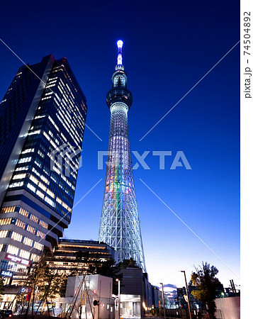 夕暮れの東京スカイツリー 74504892