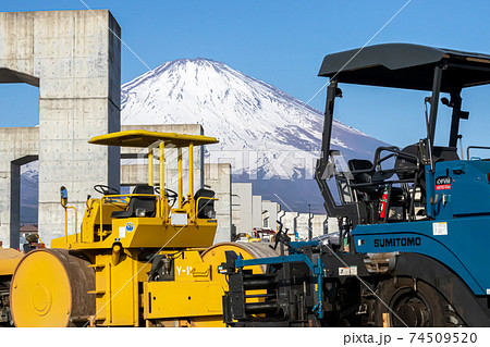 国道138号バイパス建設現場 ぐみ沢IC付近 富士山背景 建設機械 74509520