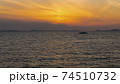 夕暮れ 日没 夕焼け 74510732