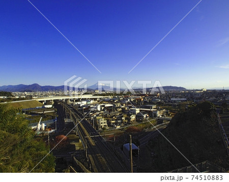 ＜静岡市＞富士山と静岡市街（静岡市街を一望） 74510883