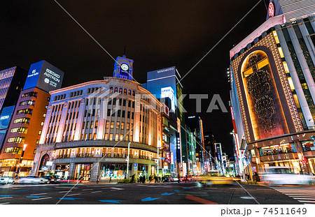日本の東京都市景観　緊急事態宣言あす決定。1591人感染で最多。車などの流れは絶えない…＝6日、銀座 74511649