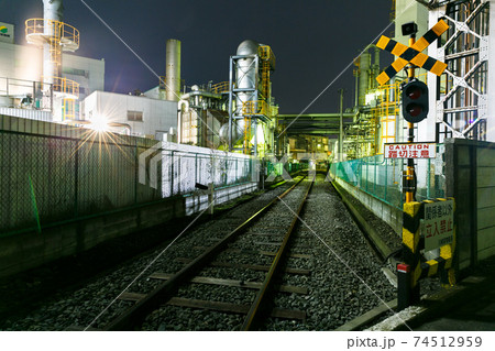 川崎市 工場夜景 踏切 川崎市 工場夜景 踏切 74512959