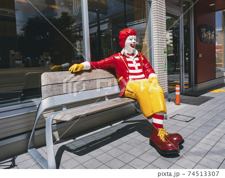 Mc Donald Mascot Sit on bench Brand Figure shop outdoor 74513307