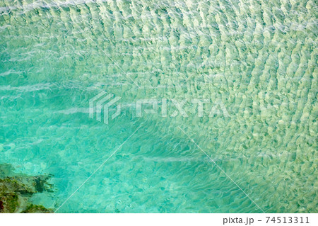 岩美ブルー浦富海岸の水面 岩美ブルー浦富海岸の水面 74513311