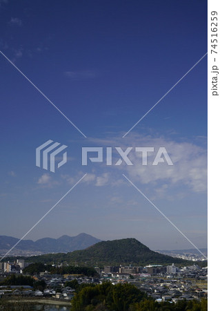 明日香村甘樫丘から見る二上山　 74516259