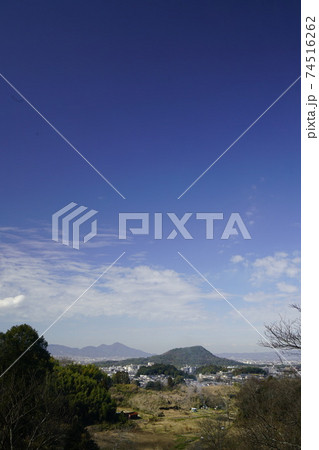 明日香村甘樫丘から見る二上山 明日香村甘樫丘から見る二上山 74516262