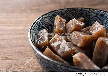 こんにゃくの煮物 74518086