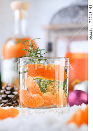 Clementine, ginger and gin with rosemary 74518445