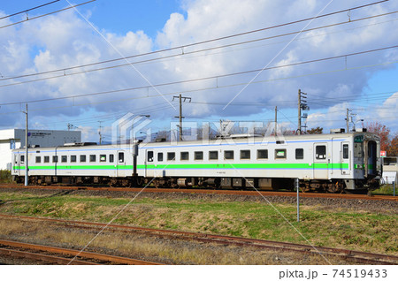 苫小牧で休むキハ143形気動車 74519433