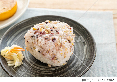 雑穀おにぎり 雑穀おにぎり 74519902