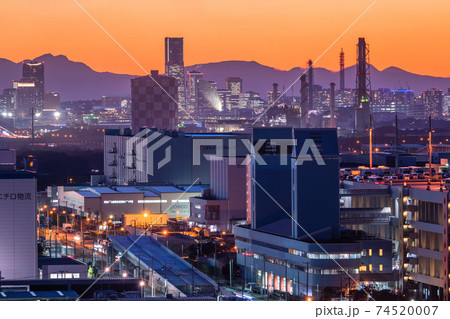 《神奈川県》京浜工業地帯の工場夜景・川崎市扇島 74520007