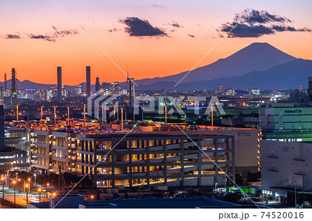 《神奈川県》京浜工業地帯の工場夜景・川崎市扇島 《神奈川県》京浜工業地帯の工場夜景・川崎市扇島 74520016
