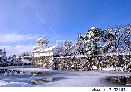 大雪の富山城址公園 74521654