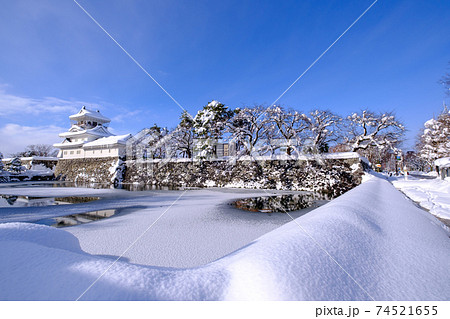 大雪の富山城址公園 74521655