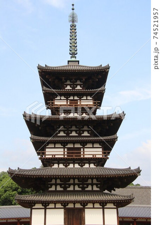 奈良県奈良市西ノ京にある薬師寺東塔 74521957