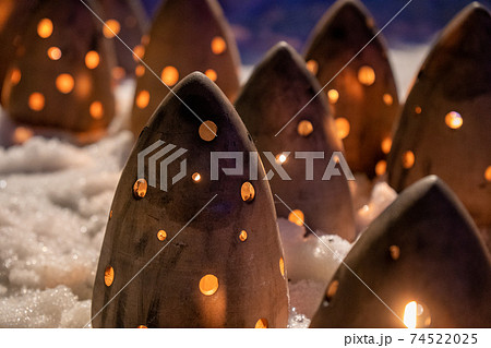 会津絵ろうそくまつり　焼き物から漏れる明かり 74522025