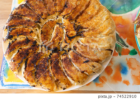 餃子　たくさん 74522910