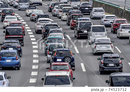 高速道路　渋滞イメージ　 74523712