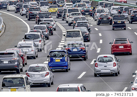 高速道路　渋滞イメージ　 74523713