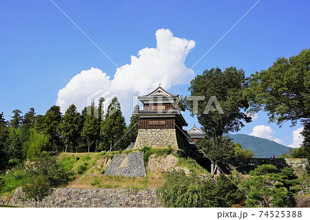 真夏の入道雲と信州上田城(真田城) 74525388