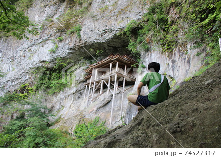 【国宝】三徳山 三佛寺(三仏寺)投入堂(奥院・蔵王殿) 【国宝】三徳山 三佛寺(三仏寺)投入堂(奥院・蔵王殿) 74527317