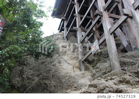 【国宝】三徳山 三佛寺(三仏寺)投入堂(奥院・蔵王殿) 【国宝】三徳山 三佛寺(三仏寺)投入堂(奥院・蔵王殿) 74527319