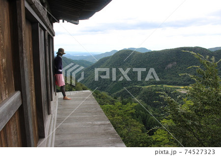 【国宝】三徳山 三佛寺(三仏寺)投入堂(奥院・蔵王殿) 【国宝】三徳山 三佛寺(三仏寺)投入堂(奥院・蔵王殿) 74527323