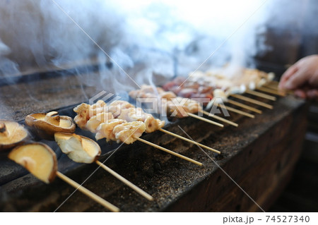 炭火焼鳥 74527340