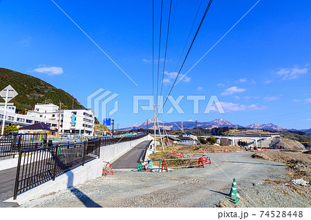 新阿蘇大橋 「復興の架け橋」美しい晴天空に撮影 2021年2月撮影 日本 熊本県南阿蘇 新阿蘇大橋 「復興の架け橋」美しい晴天空に撮影 2021年2月撮影 日本 熊本県南阿蘇 74528448
