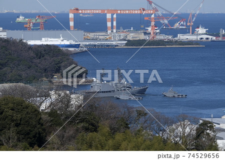 横須賀港を出港する護衛艦 74529656