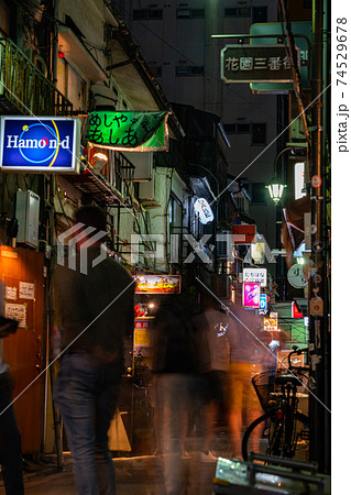 新宿 ゴールデン街 歌舞伎町 午後 歓楽街 深夜 都心 夜景 東京 飲み屋 サラリーマン 観光客 新宿 ゴールデン街 歌舞伎町 午後 歓楽街 深夜 都心 夜景 東京 飲み屋 サラリーマン 観光客 74529678