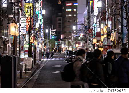 日本の東京都市景観 コロナ禍の東京・新橋。緊急事態宣言下の柳通りは…=2021年2月14日 日本の東京都市景観 コロナ禍の東京・新橋。緊急事態宣言下の柳通りは…=2021年2月14日 74530075