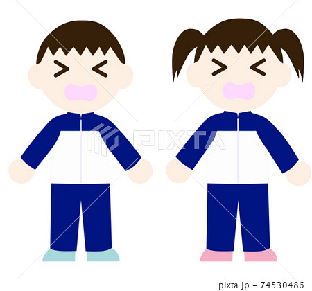 泣いているジャージを着た子供 74530486
