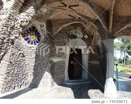 スペイン旅行よりガウディ建築のコロニア・グエル教会堂 74530671