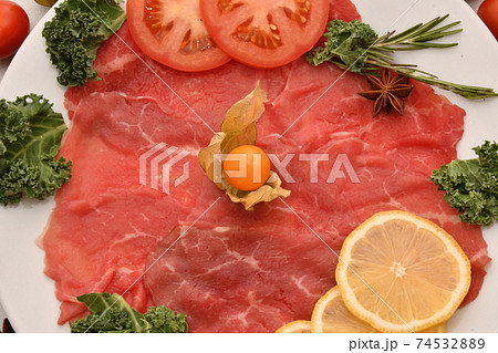 Beef carpaccio 74532889