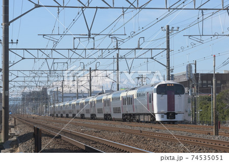 東海道線と富士山 鵠沼第二踏切 東海道線と富士山 鵠沼第二踏切 74535051