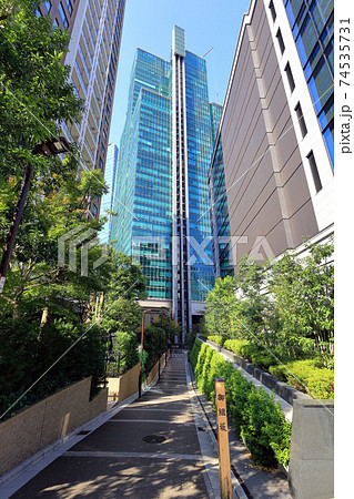 東京 港区 六本木の都市風景 御組坂と泉ガーデンタワー 東京 港区 六本木の都市風景 御組坂と泉ガーデンタワー 74535731